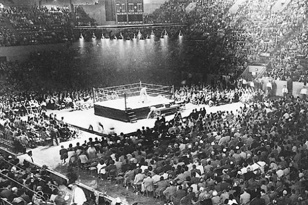 black-and-white-wrestling-arena